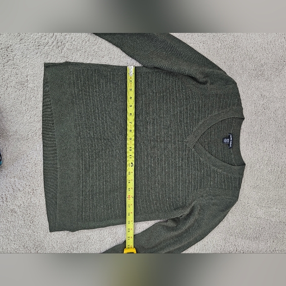 Women Sweater - Picture 3 of 4